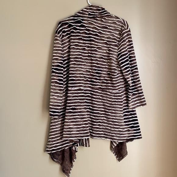 Frank Lyman Animal Print cardigan textured burnout stripes asymmetrical holiday - Picture 6 of 7